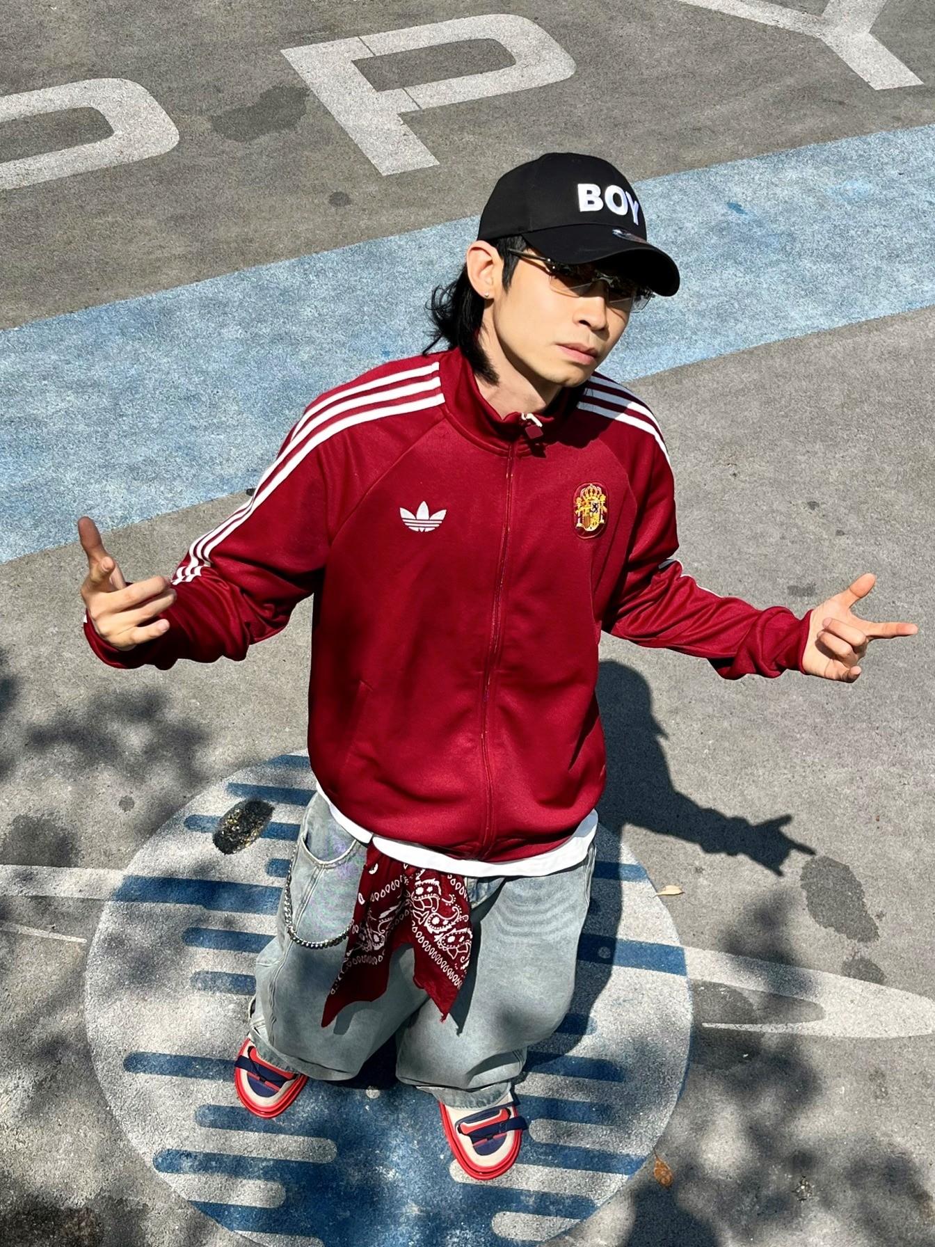 长得帅不如穿的帅|阳光配酒红,氛围感拉满☀️
